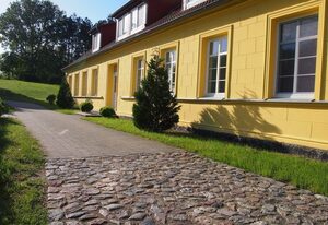 Gut Rattelvitz Parterre B, hochwertig, Sauna, Kamin, eTankstelle, Spielscheune, 15.000qm Parkland