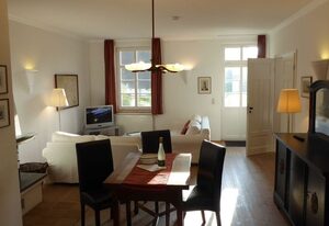 Gut Rattelvitz Parterre B, hochwertig, Sauna, Kamin, eTankstelle, Spielscheune, 15.000qm Parkland