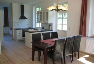 Gut Rattelvitz Parterre A, hochwertig, Sauna, Kamin, eTankstelle, Spielscheune, 15.000qm Parkland