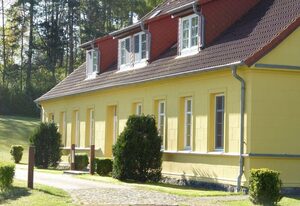 Gut Rattelvitz Parterre A, hochwertig, Sauna, Kamin, eTankstelle, Spielscheune, 15.000qm Parkland