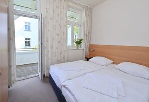 Ferienwohnung 6 mit Sauna WLAN 6 Pers. Sellin auf Rügen Villa Celia  200 m vom Strand entfernt