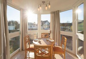 Villa Seerose – Familien-Ferienwohnung mit tollem Erker und sonnigem Balkon in Strandnähe
