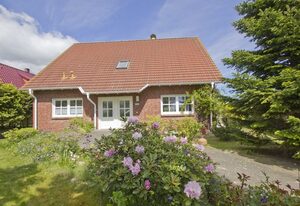 Ferienhaus Gisela – strandnahe Ferienwohnung mit schönem Garten - Ferienhaus Gisela