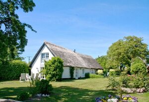 Gutshof Ostseeblick – strandnahe Idylle am Meer, private Badestelle - Gutshof Ostseeblick FeWo 01