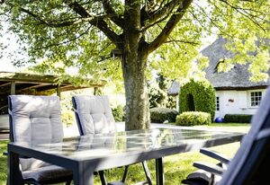 Landhaus Wildrose – Großzügige Ferienwohnung mit Terrasse und Garten im ruhigen Landhaus Wildrose