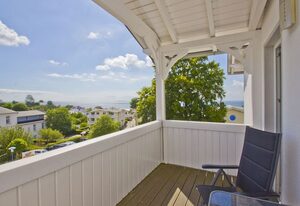 Villa Fernsicht – herrlicher Meerblick, schicke Ferienwohnung mit Balkon - Villa Fernsicht FeWo 12