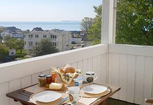 Villa Fernsicht – herrlicher Meerblick, schicke Ferienwohnung mit Balkon - Villa Fernsicht FeWo 12