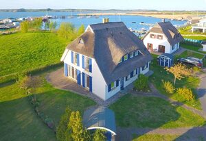 Haus Boddentraum – Am Seglerhafen, Terrasse, Garten, Meerblick - Ferienhaus Boddentraum Abendrot