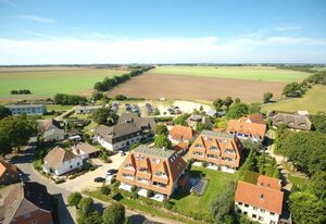 Hafenhäuser Breege – hafennahe Ferienwohnung mit Terrasse und Meerblick - Hafenhäuser Breege FeWo 13