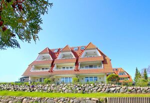 Hafenhäuser Breege – hafennahe Ferienwohnung mit Terrasse und Meerblick - Hafenhäuser Breege FeWo 13