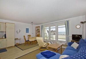 Hafenhäuser Breege – hafennahe Ferienwohnung mit Terrasse und Meerblick - Hafenhäuser Breege FeWo 13
