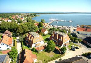 Hafenhäuser Breege – hafennahe Ferienwohnung mit Terrasse und Meerblick - Hafenhäuser Breege FeWo 13