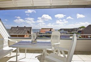 Hafenhäuser Breege – hafennahe Ferienwohnung mit Terrasse und Meerblick - Hafenhäuser Breege FeWo 13