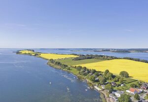 FeWo Heimathafen – moderne Ferienwohnung in Wassernähe mit Meerblick - Ferienwohnung Heimathafen