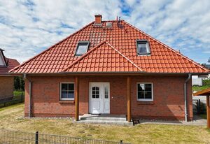 Ferienhaus Strandfeeling Glowe – Haus in toller Lage mit Garten, Terrasse und Kamin - Ferienhaus Strandfeeling