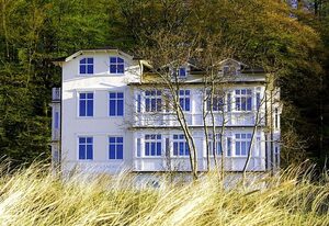 Villa Strandeck – strandnahe Ferienwohnung mit Balkon und Meerblick - Villa Strandeck FeWo 08