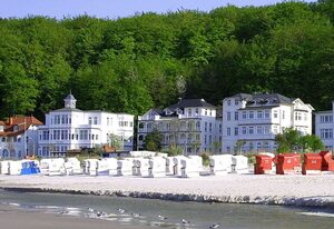 Villa Strandeck – strandnahe Ferienwohnung mit Balkon und Meerblick - Villa Strandeck FeWo 08