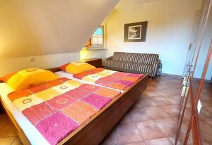 Fewo im Uhlenhuus - familiär und tierfreundlich – Ferienwohnung Uhlenhuus: Reetdachromantik mit Gartenterrasse & Carport