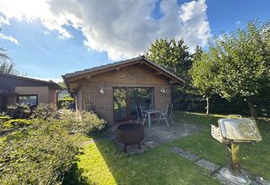 Bungalow im Garten - ruhig im Grünen mit Grill – Bungalow im Garten - Komfortables Ferienhaus mit Terrasse und Feuerschale