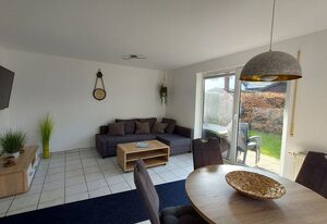 Fewo Küstenklang - ideal für zwei, mit Terrasse – Küstenklang: Erdgeschosswohnung für 4 Personen in Top-Lage bei Juliusruh