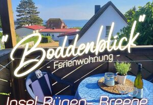 Ferienwohnung Boddenblick - Balkon und Wasserblick – Ferienwohnung Boddenblick: Ihr Rückzugsort in Breege mit Blick auf den Bodden