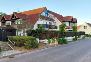 Ferienwohnung Boddenblick - Balkon und Wasserblick – Ferienwohnung Boddenblick: Ihr Rückzugsort in Breege mit Blick auf den Bodden