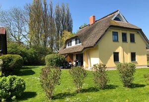 Reetdachhaus Weißdorn 1 – Ferienhaus Weißdorn 1 im Feriendorf Puddeminer Wiek