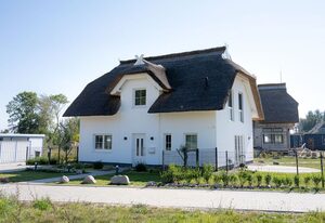 Ferienhaus Hus in de Sünn in der Puddeminer Wiek – Hus in de Sünn – Reetdach-Ferienhaus am Hafen Puddemin | Rügen