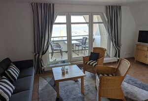 Fewo "An de Waterkant" - Leuchtturmblick, Balkon – An de Waterkant: Exklusive Wohnung mit Blick auf den Wieker Bodden und Hiddensee