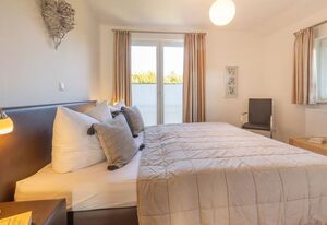 Ferienhaus Rubin - Modernes Ferienhaus mit 3 Schlafzimmern, Kamin und Sauna – Luxuriöses Ferienhaus mit Garten
