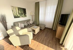 Fewo 14 im Haus Hühnergott - 4 Personen, Parkplatz – . Ferienwohnung 14 – Balkon, WLAN & hundefreundlich nahe Sellin Südstrand