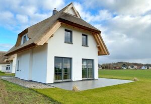 Ferienhaus "Distelfink" in Dranske / Lancken – Reetdach-Haus mit Boddenblick, Sauna und Kamin in Dranske