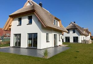 Ferienhaus "Distelfink" in Dranske / Lancken – Reetdach-Haus mit Boddenblick, Sauna und Kamin in Dranske