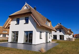 Ferienhaus "Distelfink" in Dranske / Lancken – Reetdach-Haus mit Boddenblick, Sauna und Kamin in Dranske