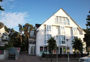 Fewo Meeresleuchten - Strandkorb auf Balkon, TG – Ferienwohnung Meeresleuchten – Strandnah, hell, mit Fahrstuhl & WLAN