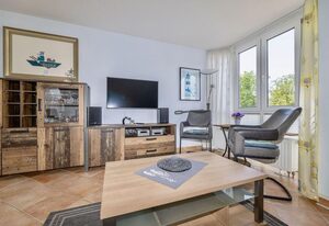 Fewo Meeresleuchten - Strandkorb auf Balkon, TG – Ferienwohnung Meeresleuchten – Strandnah, hell, mit Fahrstuhl & WLAN