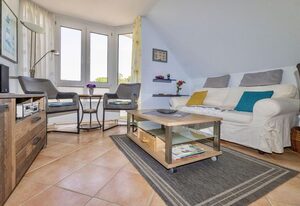 Fewo Meeresleuchten - Strandkorb auf Balkon, TG – Ferienwohnung Meeresleuchten – Strandnah, hell, mit Fahrstuhl & WLAN