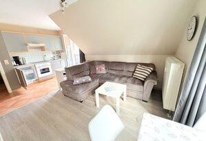 Fewo Ostsee-Buhne - mit Balkon, und Bäcker nebenan – Ferienwohnung Ostsee-Buhne – zentral in Baabe, 300 m zur Ostsee