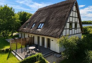 Paulsenhof - WE 1, Hans-Jürgen Paulsen – Ländliche Idylle im Reetdachhaus mit Sauna