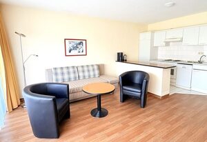 Boddenhof Apartment 44 - Terrasse, Hund willkommen – Boddenhof Stedar Ferienwohnung 44 – Familienfreundlich, mit Terrasse und WLAN