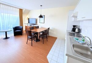 Boddenhof Apartment 54 - Balkon, Parkplatz, ruhig – Ferienwohnung 54 – Komfort und Ruhe auf zwei Ebenen mit Balkon und WLAN