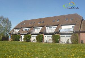 Boddenhof Apartment 54 - Balkon, Parkplatz, ruhig – Ferienwohnung 54 – Komfort und Ruhe auf zwei Ebenen mit Balkon und WLAN