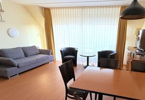 Boddenhof Apartment 54 - Balkon, Parkplatz, ruhig – Ferienwohnung 54 – Komfort und Ruhe auf zwei Ebenen mit Balkon und WLAN