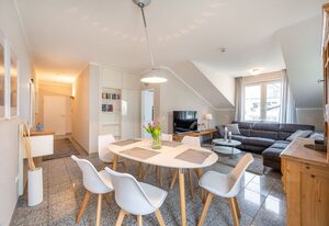 Ferienappartement Stranddüne in der Villa A Capella in Binz – Villa A Capella in Binz - Ferienappartement Stranddüne, Schwimmbad, Strandkorb