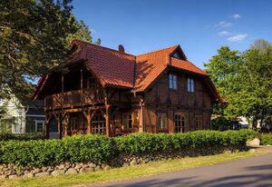 Windhuus – Fachwerk-Charme am Wieker Bodden – Windhuus–Exklusives Fachwerkhaus am Wieker Bodden mit Sauna und Leuchtturm-Blick