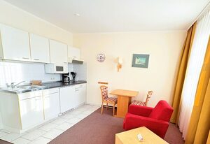 Fewo 8 im Haus Hühnergott - für kleine Familien – Ferienwohnung 8 – Wohlfühlen in Sellin mit Balkon & bester Lage