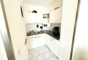 Fewo 1 im Haus Hühnergott - ideal für Zwei – Ferienwohnung Hühnergott 1 – zentral in Sellin mit Balkon & Parkplatz