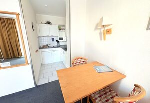 Fewo 1 im Haus Hühnergott - ideal für Zwei – Ferienwohnung Hühnergott 1 – zentral in Sellin mit Balkon & Parkplatz