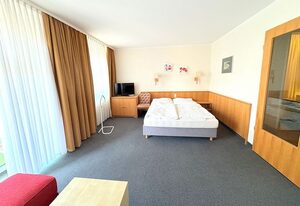 Fewo 1 im Haus Hühnergott - ideal für Zwei – Ferienwohnung Hühnergott 1 – zentral in Sellin mit Balkon & Parkplatz