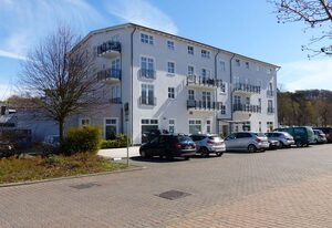 Fewo 2 im Haus Hühnergott - top Lage, mit Aufzug – Ferienwohnung 2 Sellin – zentral, strandnah & mit Balkon und Stadtblick